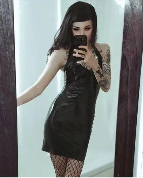 Hit an arrow for a humiliation instant task and 3 pics in your DM 1 comment= surprise ❤️🥰😍