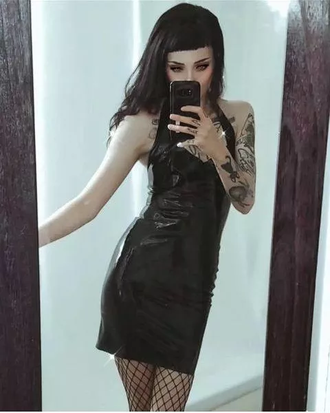 Hit an arrow for a humiliation instant task and 3 pics in your DM 1 comment= surprise ❤️🥰😍