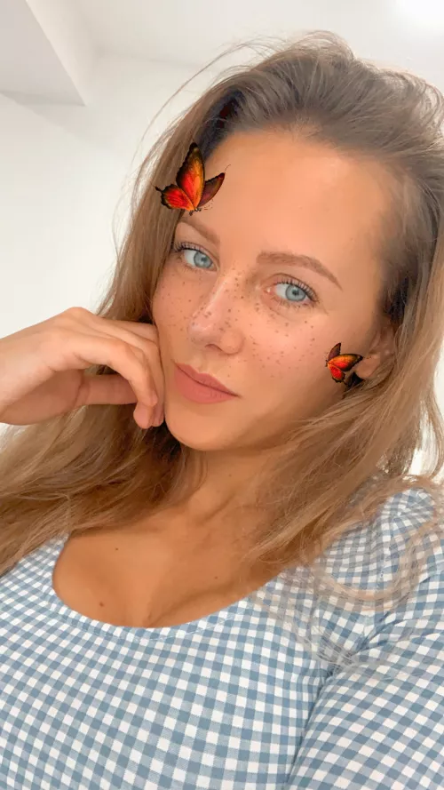 If everybody else is already showing tits and everything... I am just here with a boring selfie :)