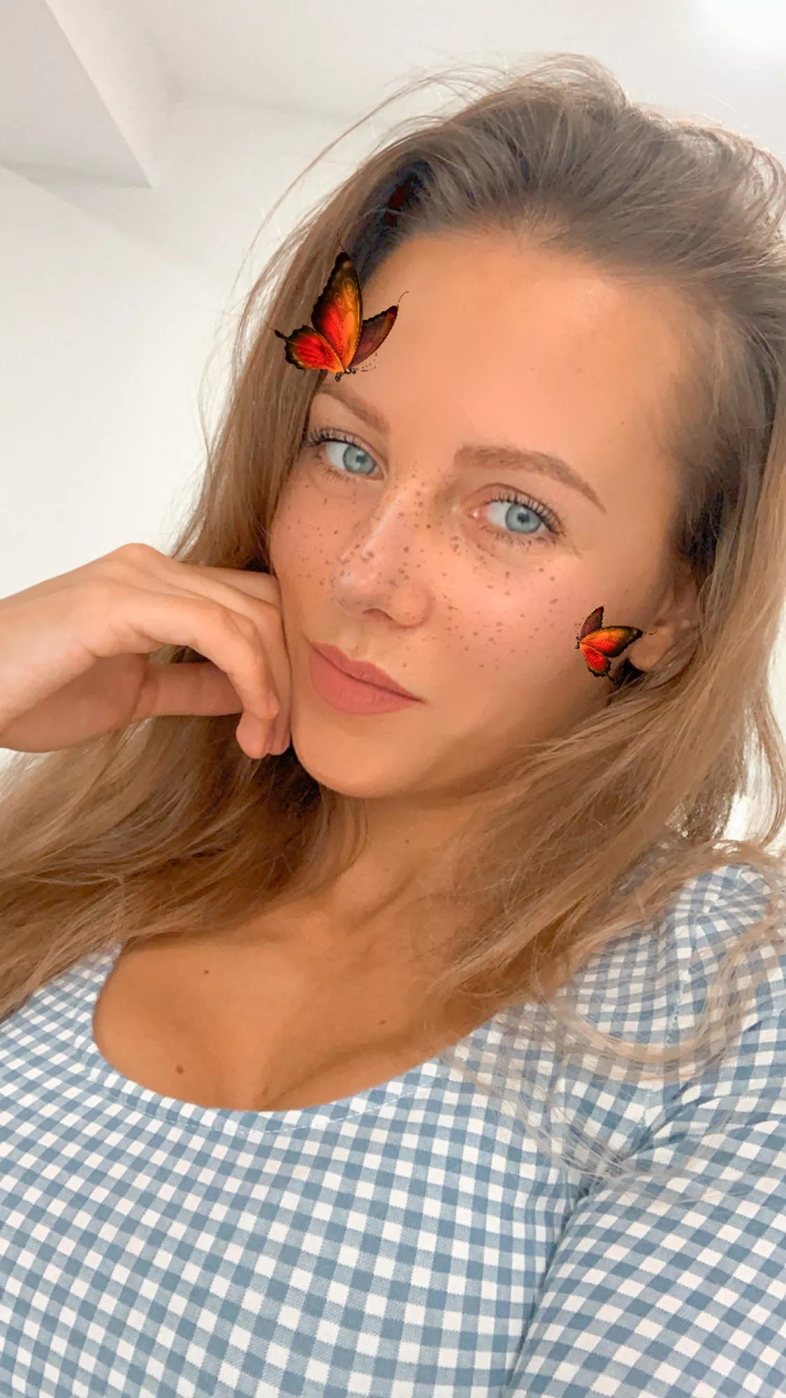 If everybody else is already showing tits and everything... I am just here with a boring selfie :)