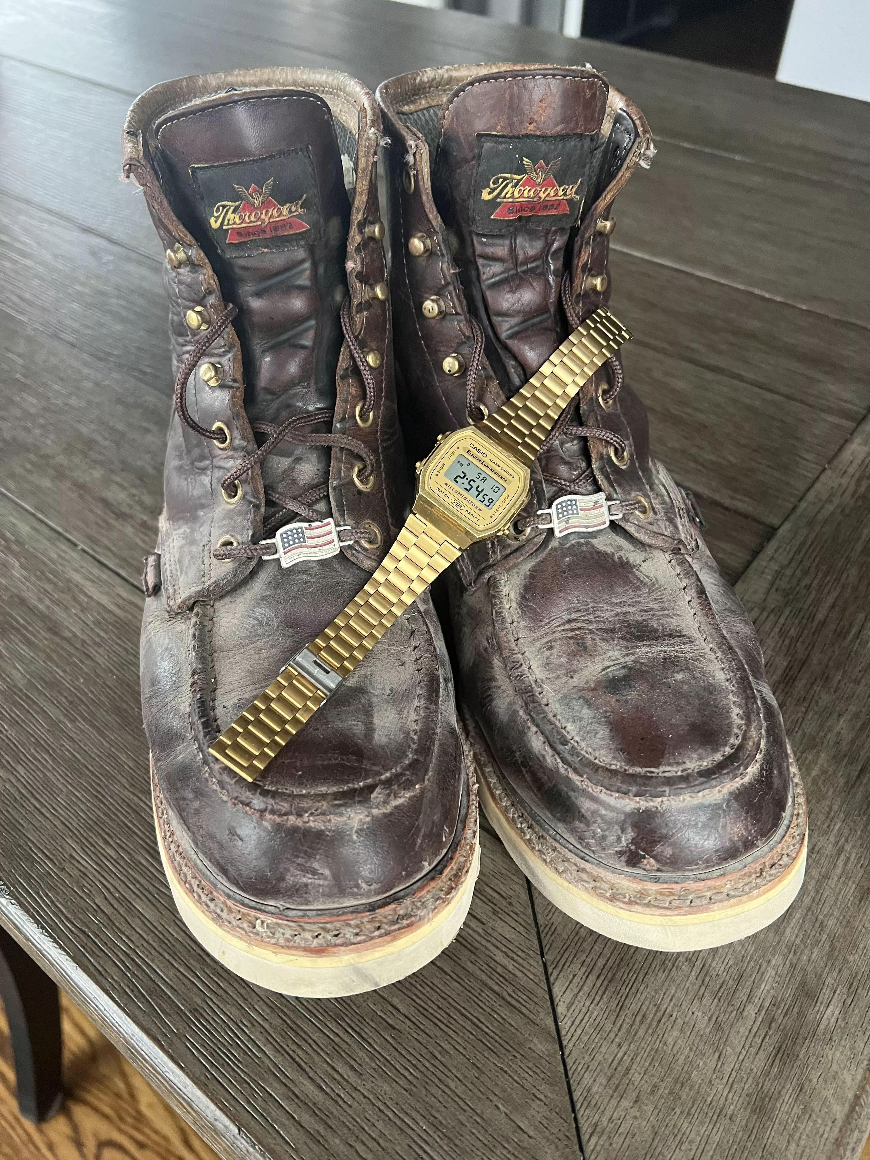 In the redwing sub we’re matching watches to shoes. Well here my thorogoods with a Casio A168.