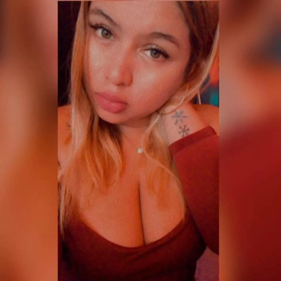 latin america chick. she has no gag reflex! she is very messy when she cums! creamy squirts