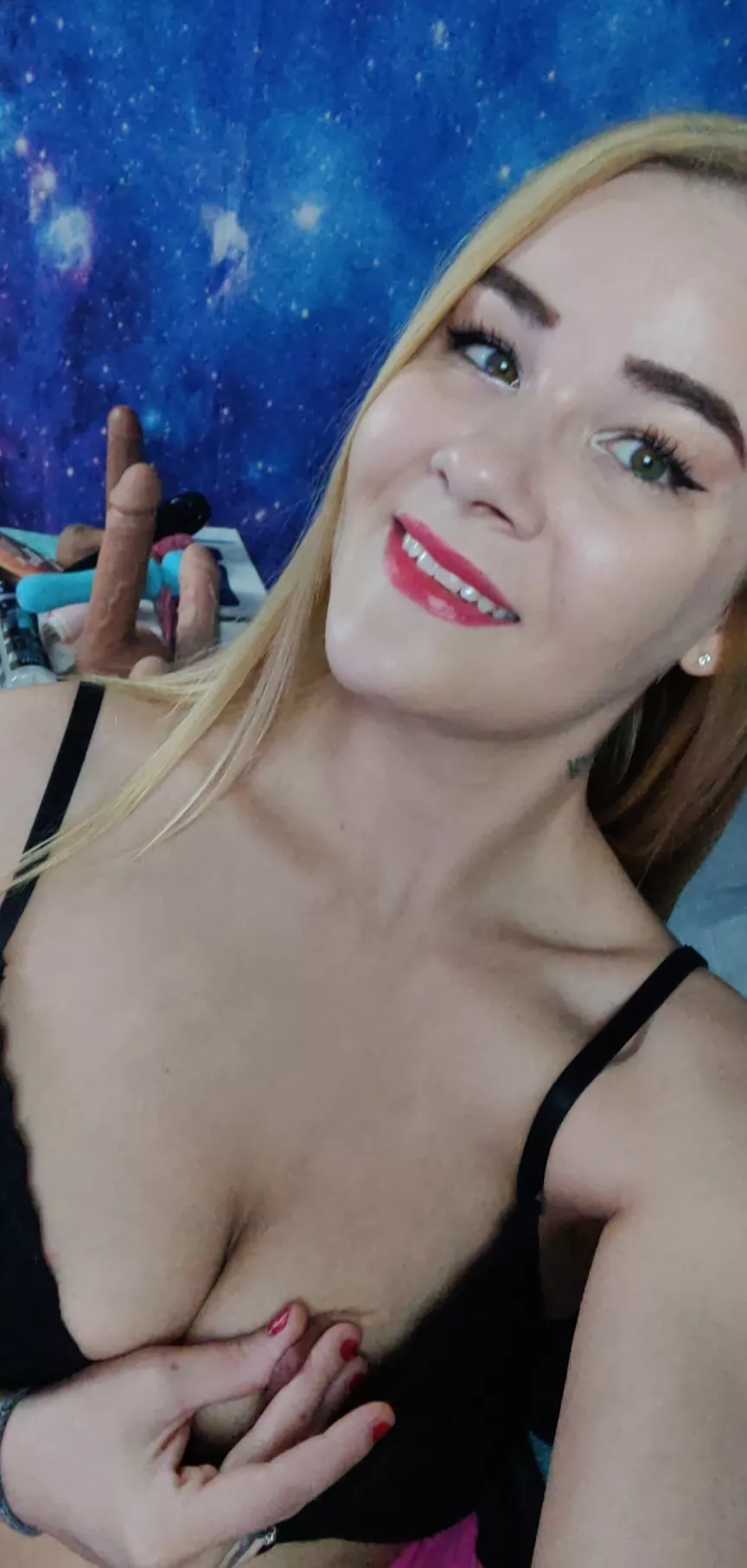 LIVE now 💦 cum choose which dildos I fuck myself with 😉[kellylynn76]