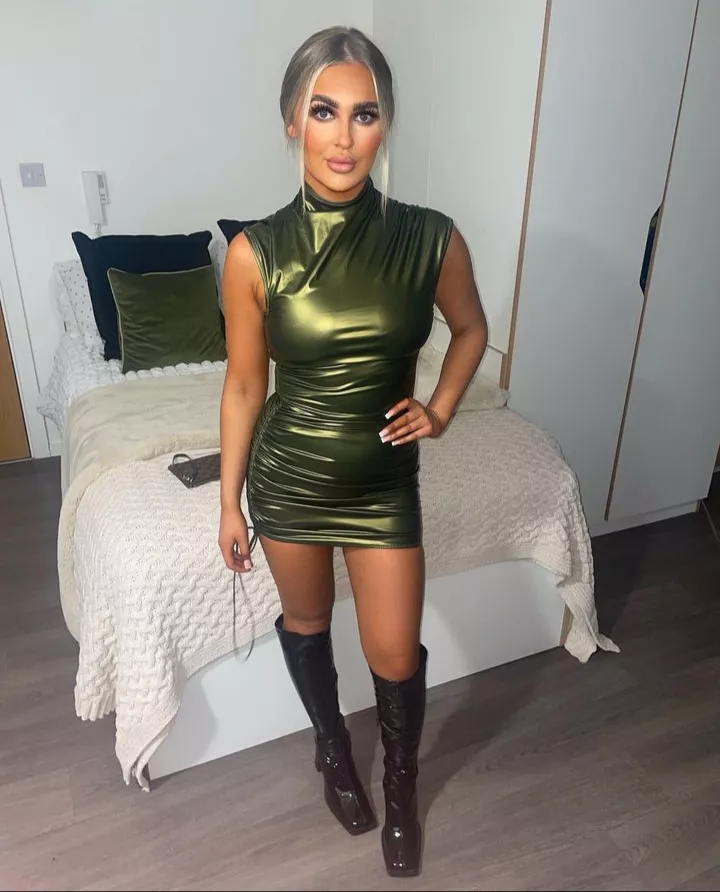 Love outfits like this one on Emily