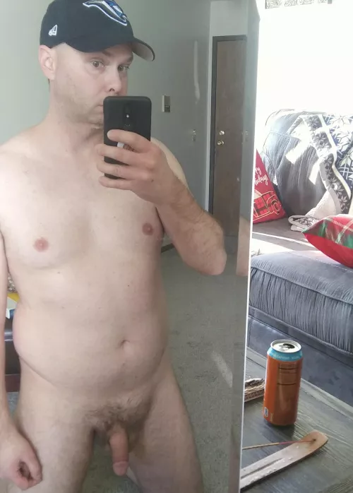 M, 40, 6'0, 190... there's a mirror in here, so why not!