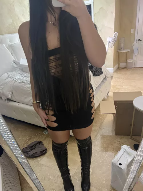 Message me I’m bored & sexy 😜