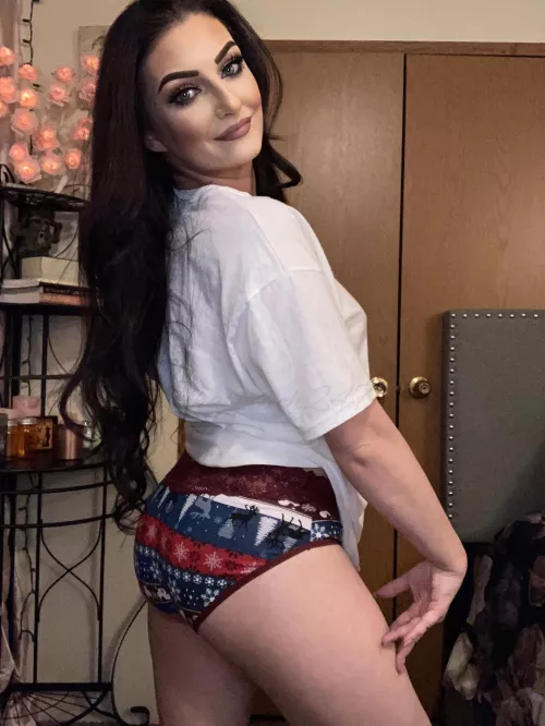 🎄 My tight wet pussy is waiting for you! ❄️ Cum try me by getting this Special Christmas Panty. Winter Wonderland Bikini Brief. It’s 10% Off right now 🦌 See my pinned Menu, Panty Drawer & Christmas Sales 🎄