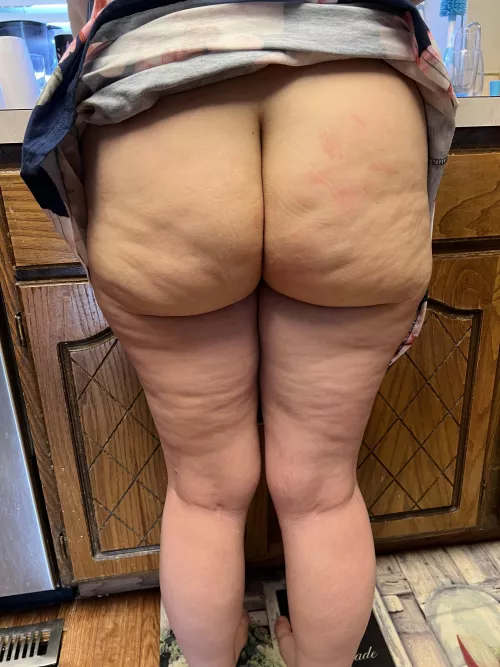 need some more handprints on my thicc booty