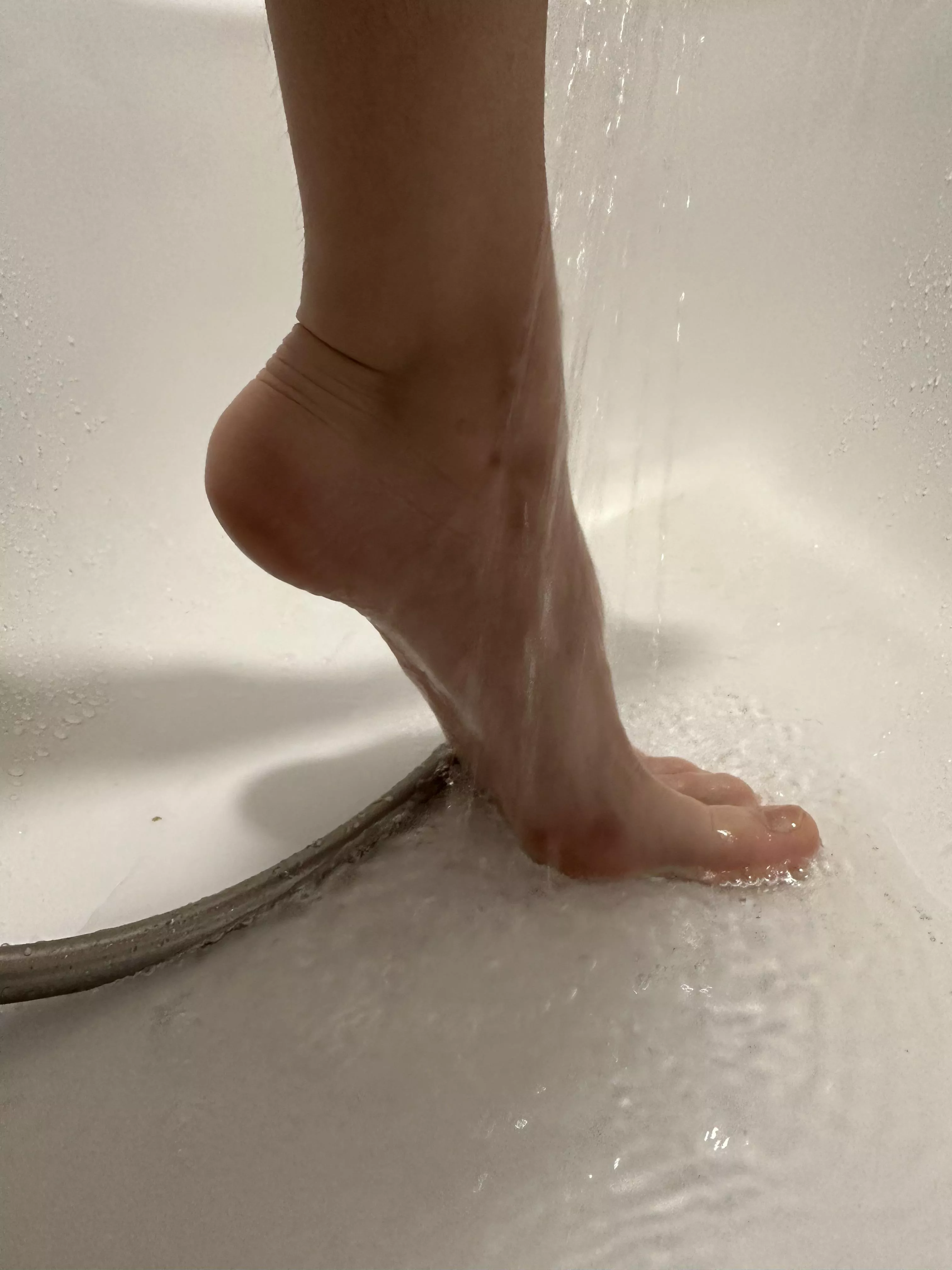 oh that beautiful leg curve