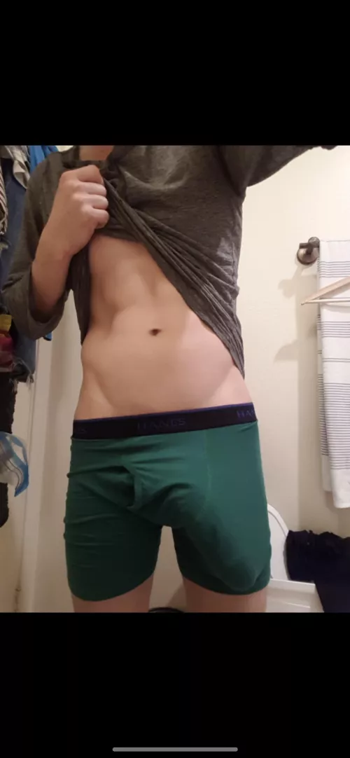 Old Reddit got hacked. Single again. Hmu