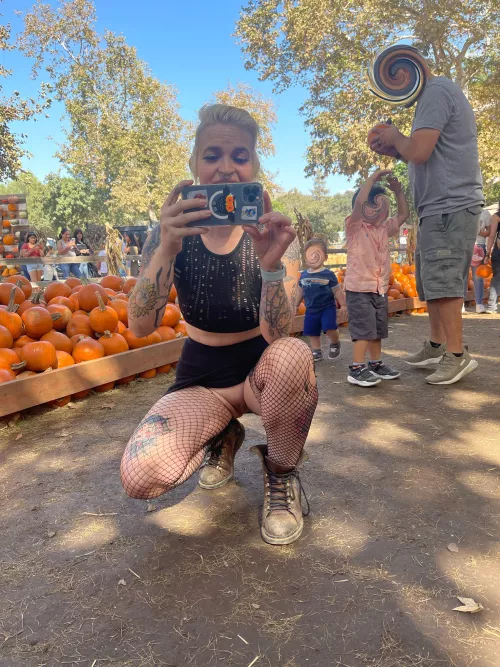 Peeking pussy. 😝🫣😍