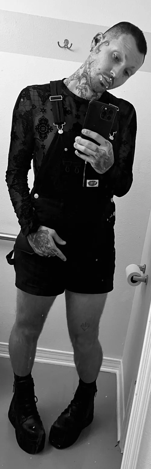 Pikachu vs Beelzemon: Who would win?