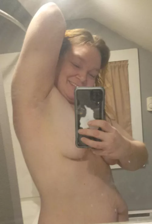 quick pic in the mirror after shower 😘