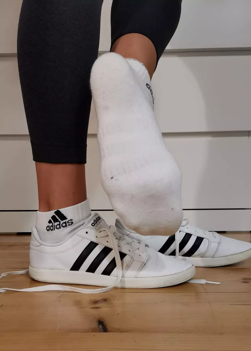 Sniff or lick? 👃👣👅🤭