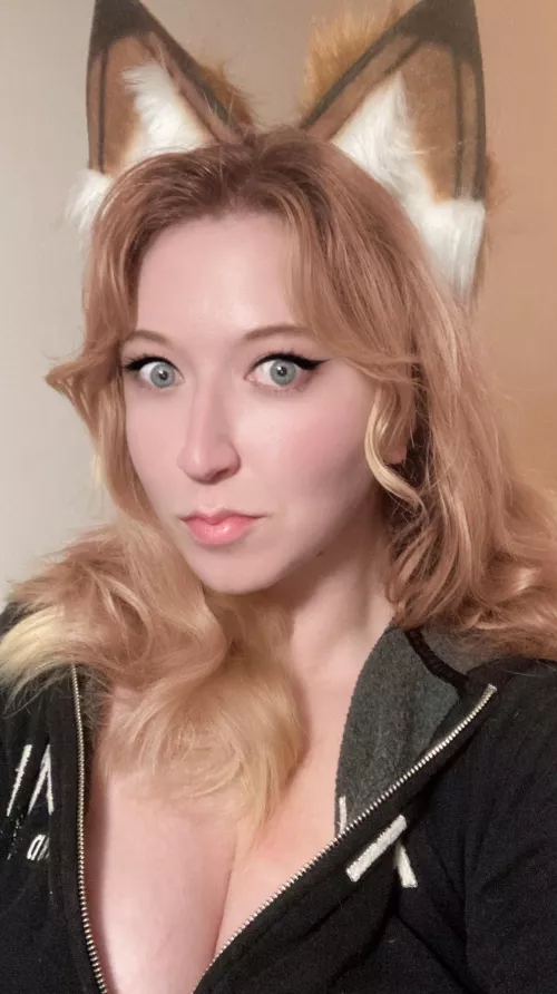 This kitten needs some more stimulation