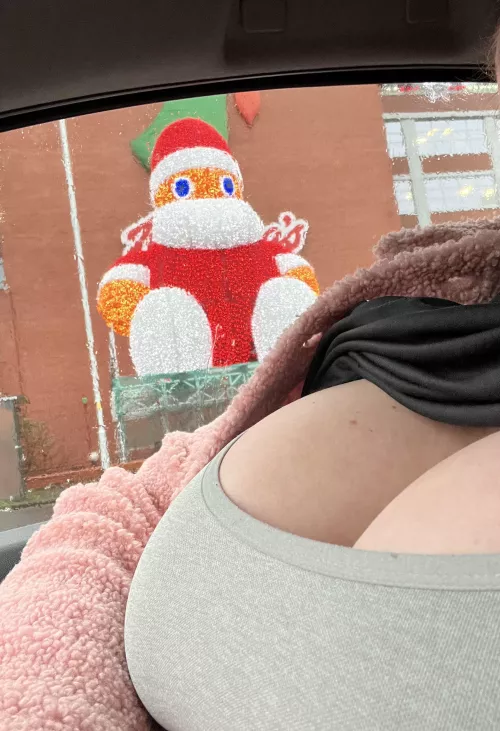 Titty flashing outside well know breakfast cereal producer 😈