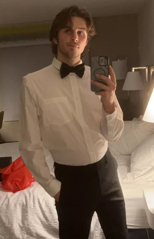 Wanna go to dinner w me ?