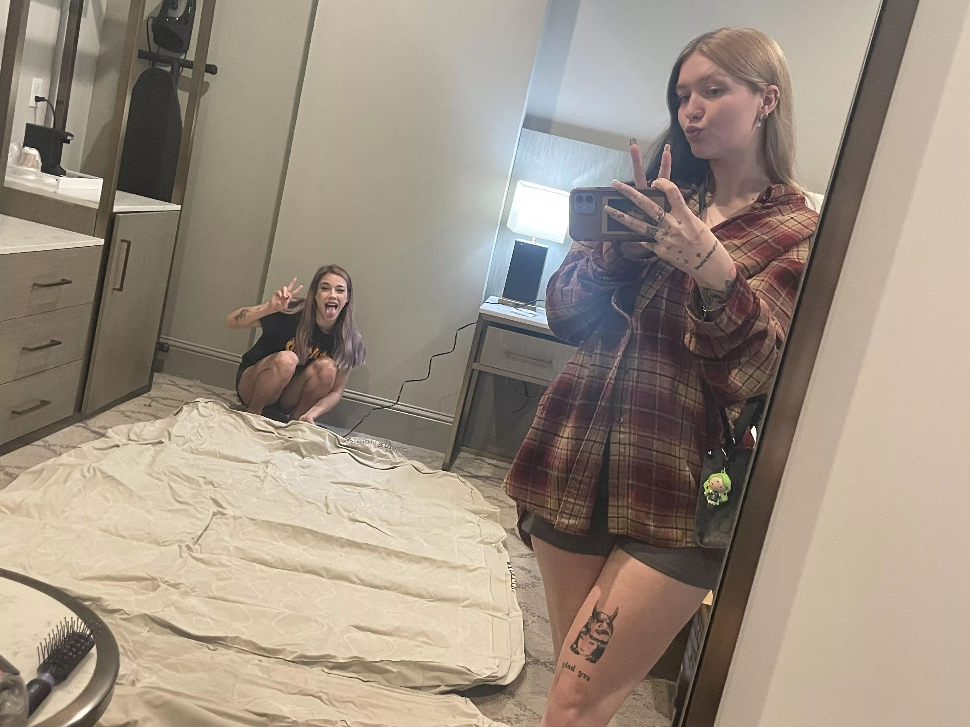 wanna watch us shower? dm me😏