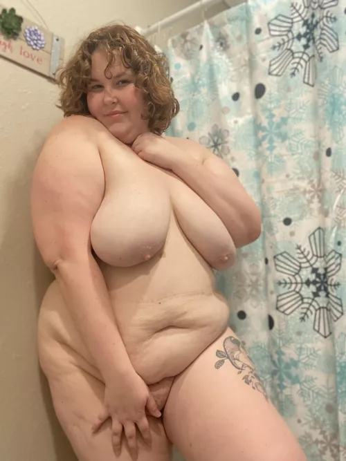 Wanted to show off my mom bod officially ✨