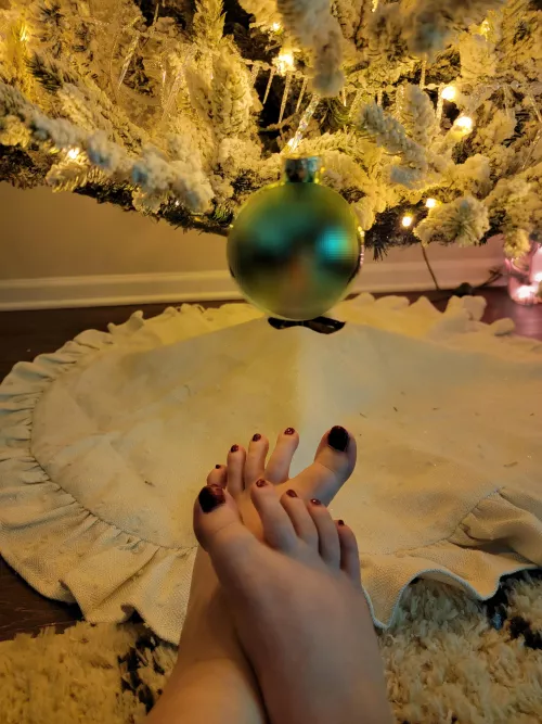 what would you do if you found these under your tree? 😘