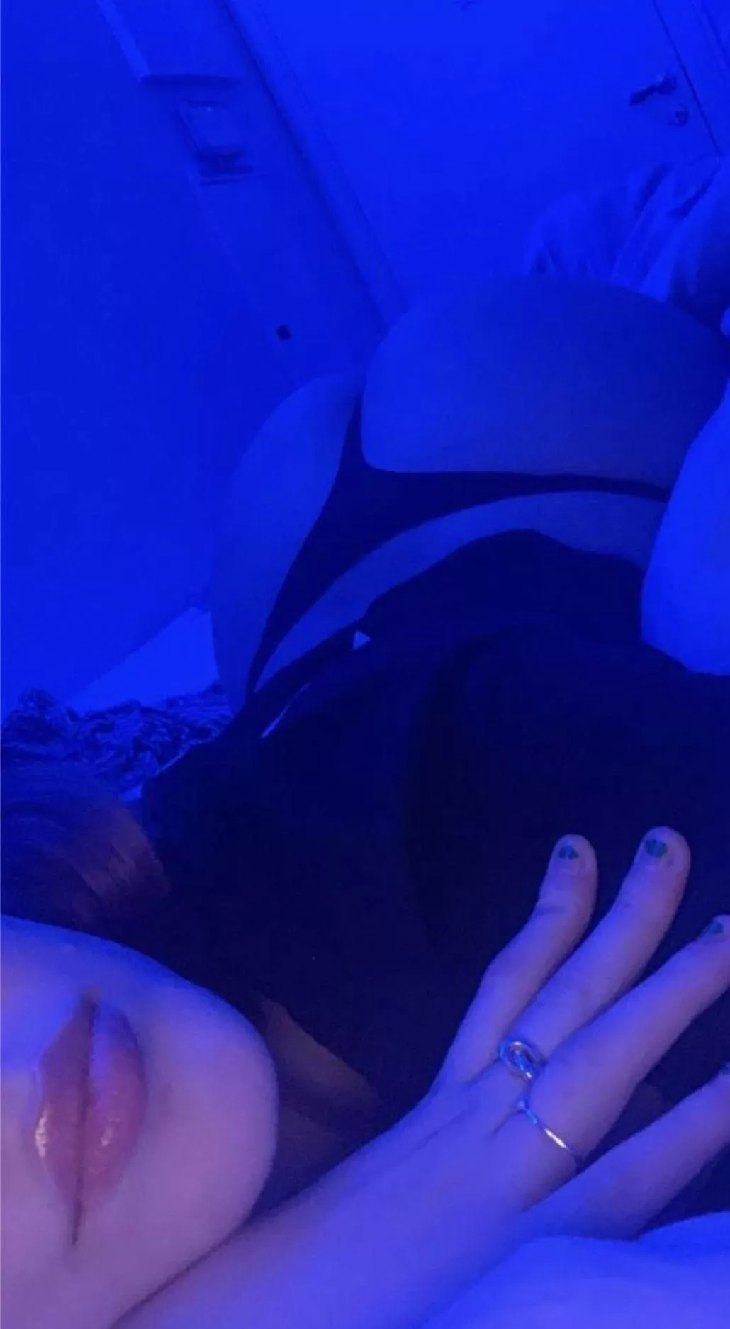 where do you want to put your cock? lips or ass? 🤤😍🇸🇪