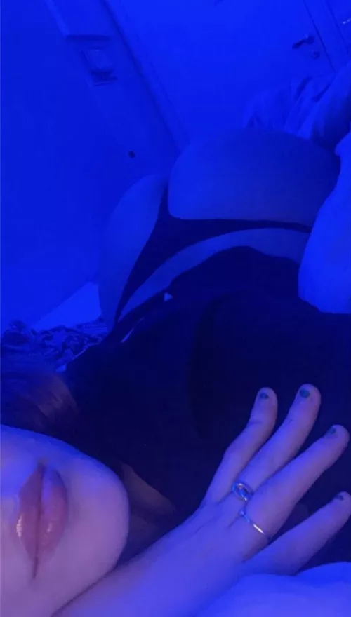 where do you want to put your cock? lips or ass? 🤤😍🇸🇪