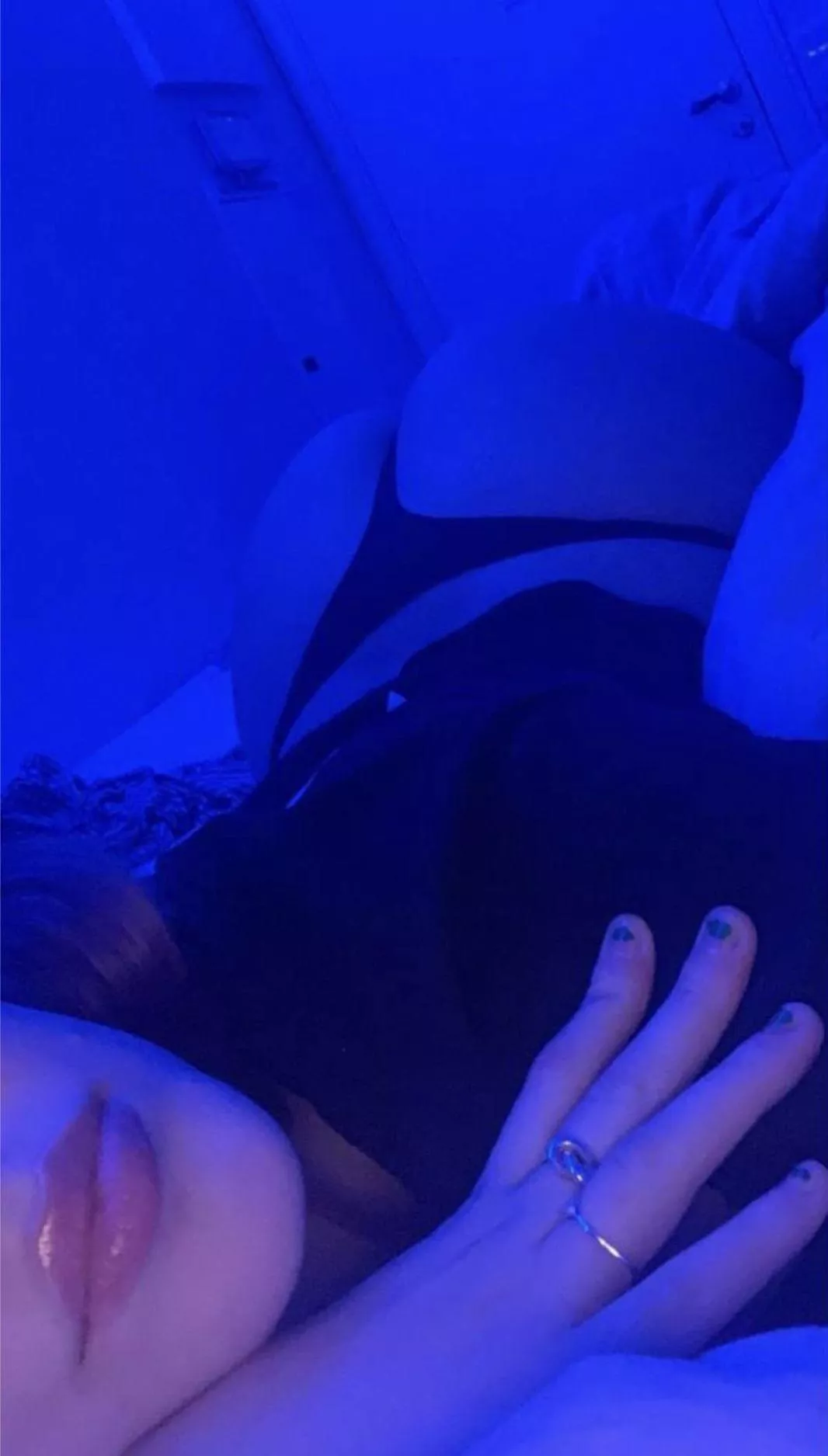 where do you want to put your cock? lips or ass? 🤤😍🇸🇪