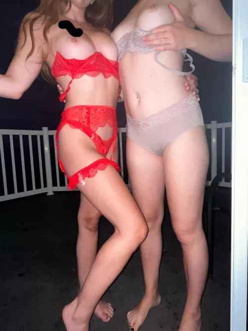 Who is willing to have a 3some with us 😏😏!?!