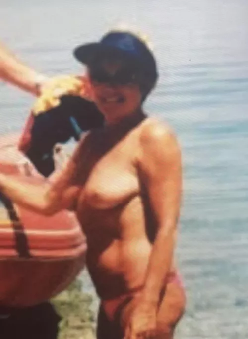 Who wants to fuck this smile off I am so horny!