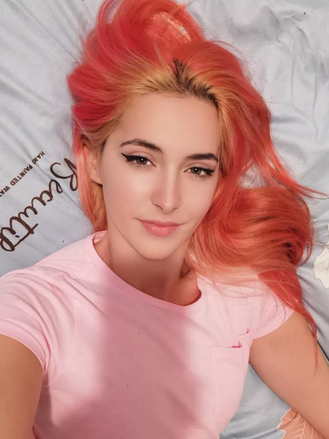 Who's coming to give me a good night kiss?