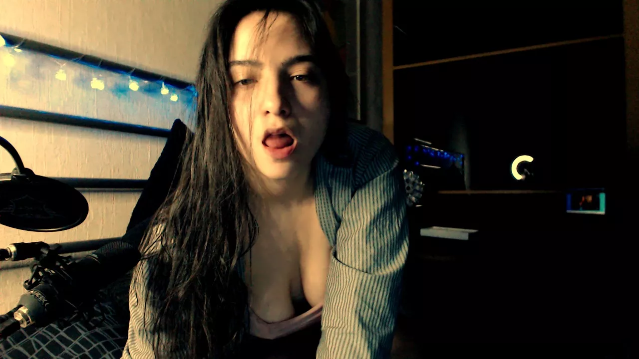 Will you put your dick in this mouth? 🍌