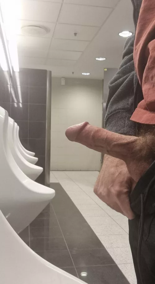 wyd if you see me at the urinal