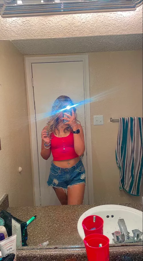 20% discount on my page, sexting all night so cum check me out 🤤🤤