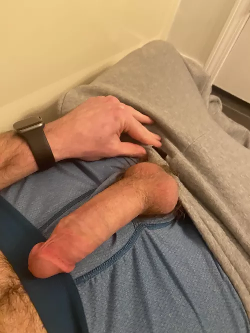 22y/o cock horny af and will cum live for anyone 🥰🙈 hmu..