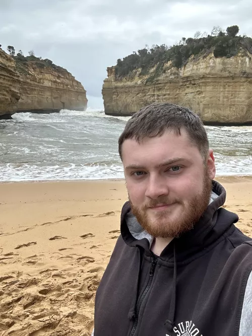25 from Aussie, looking for some gaming friends, dms open
