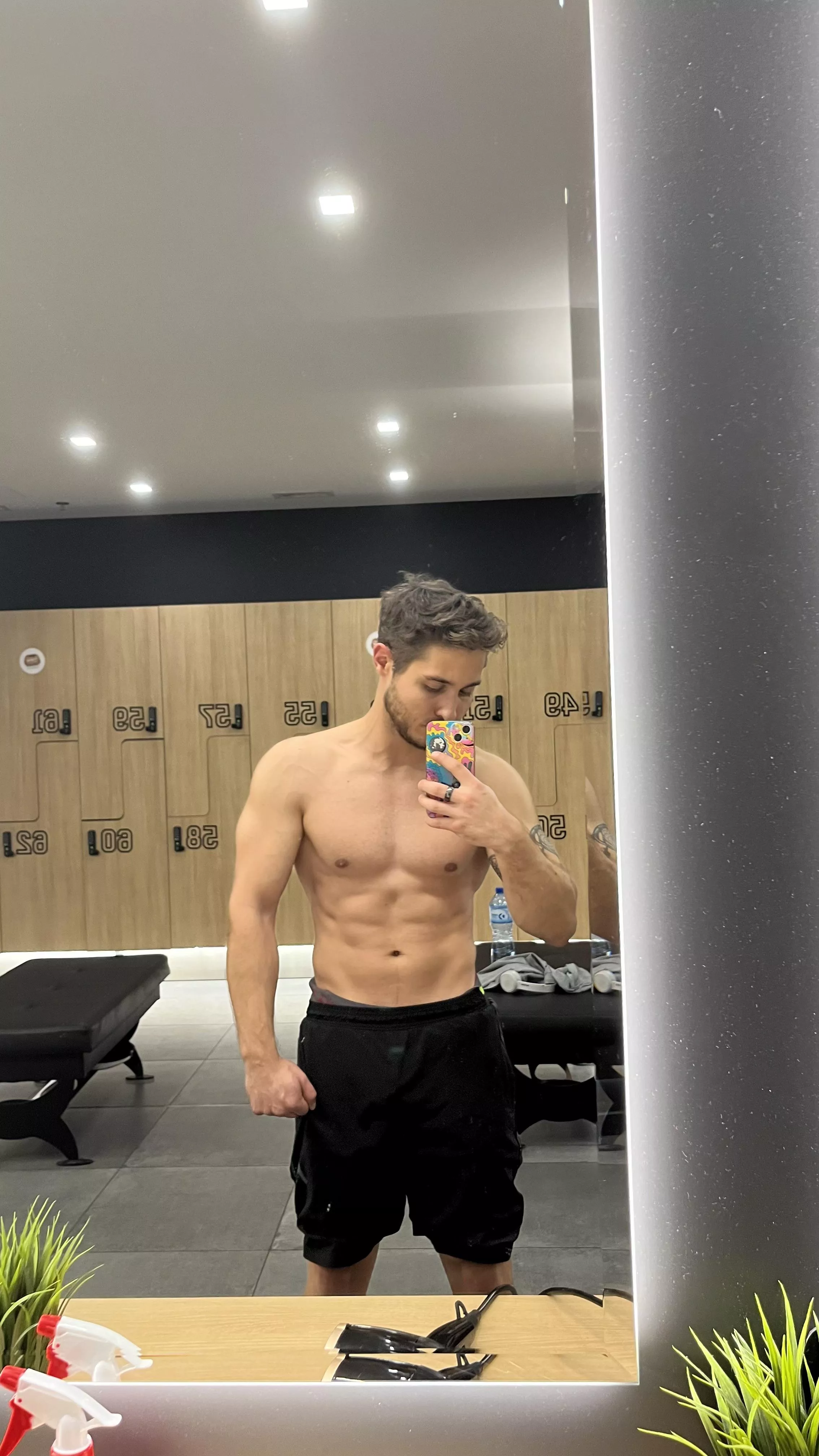 [26/M] other pics are from the shower 🙈