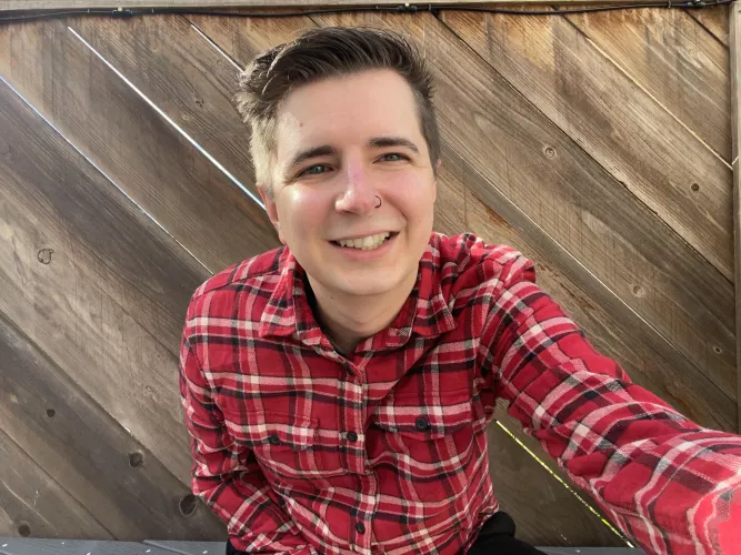 27 Hi. How’s everyone’s day going? (DMs always open)