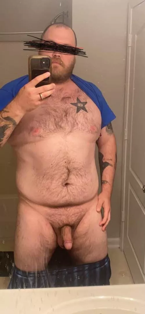 35 bi guy. I like shaved guys!