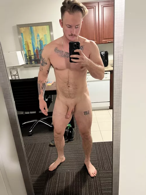 6’ built Canadian country boy