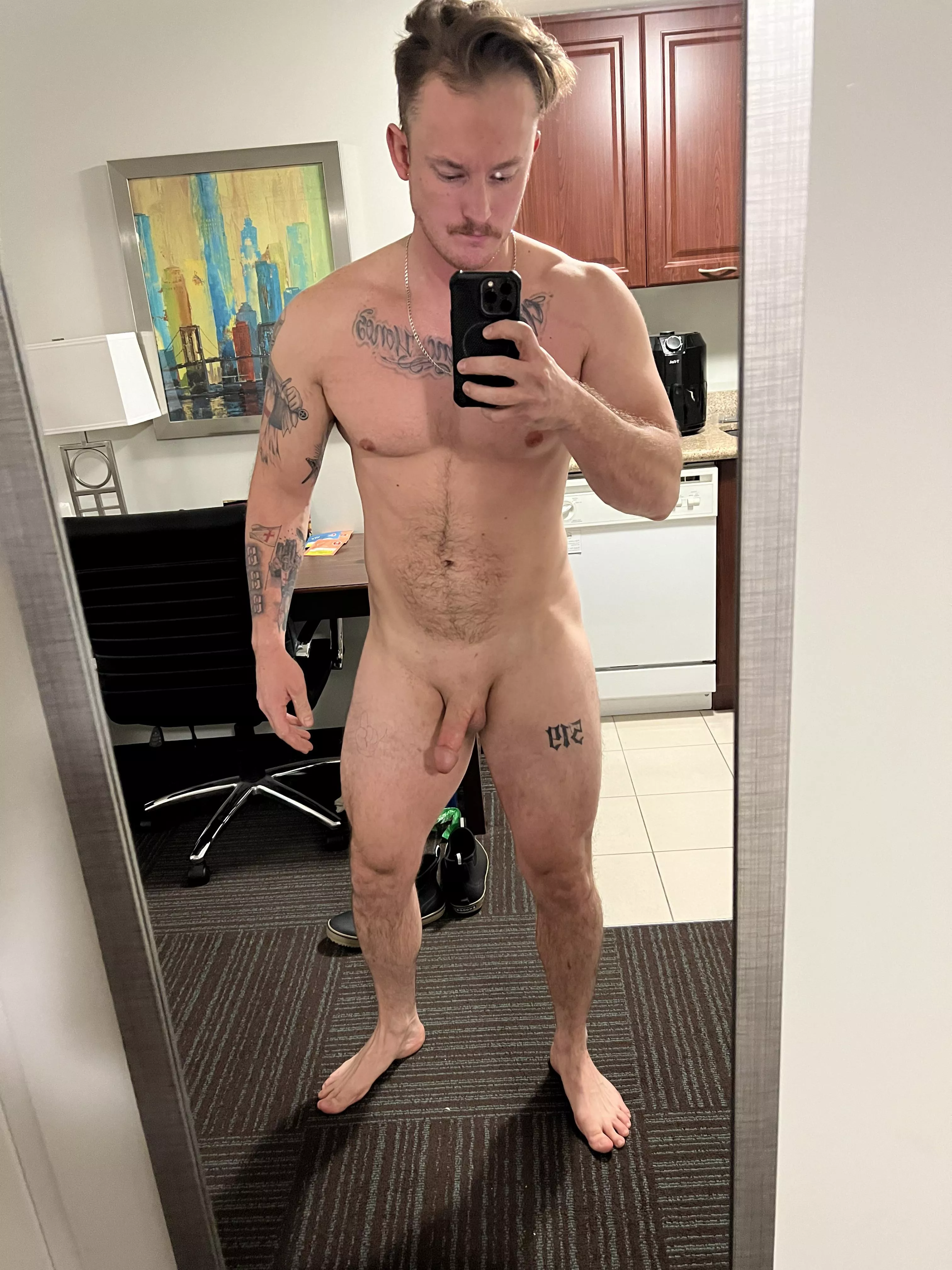 6’ built Canadian country boy