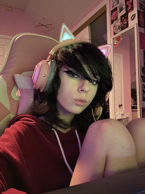 A bit of gaming :> 💗