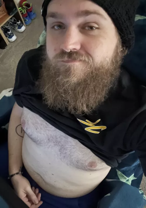 A little high, a little horny, in need of some belly rubs 🐻 any volunteers?