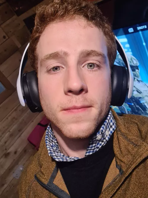 Any psn guys play destiny 2 or bf2042 looking squads to do weeklys and chats