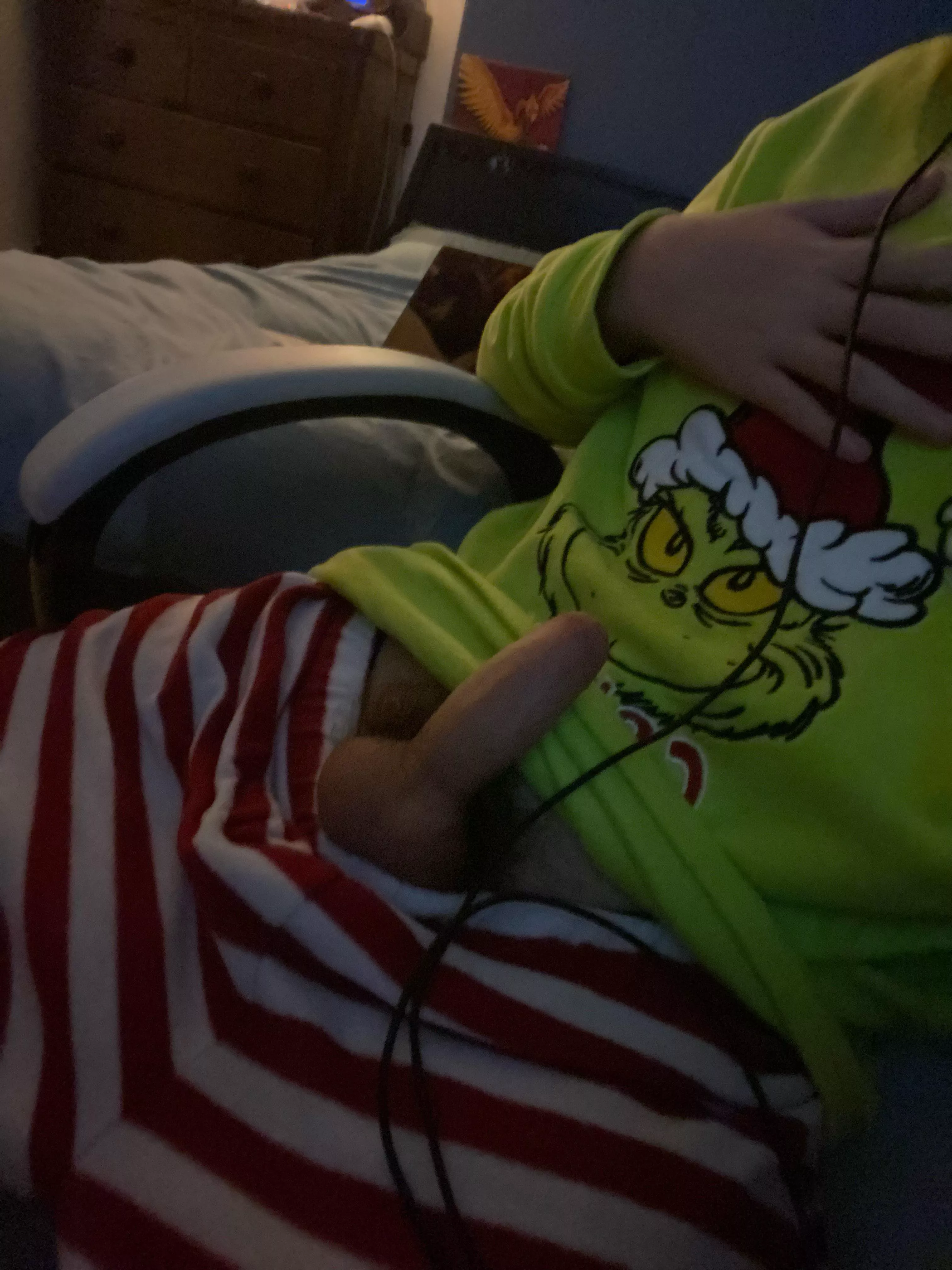 Can someone touch me while we do things? 😘😊❤️