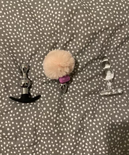 Choose which plug I should play with and help me cum