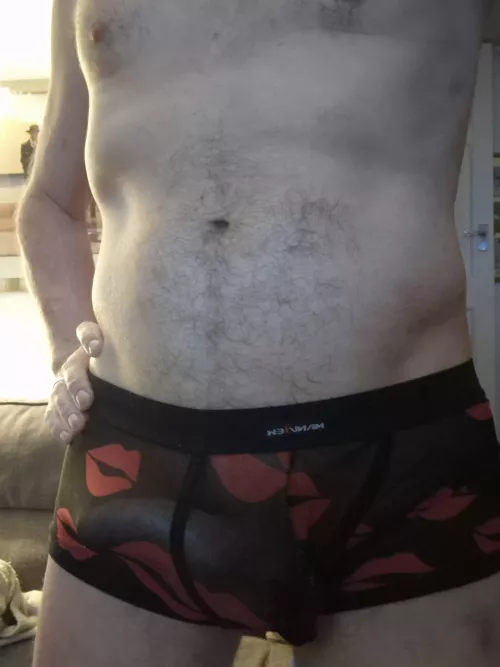 Come give me a kiss.