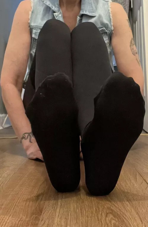 Crawl with your wallet in your mouth foot boy