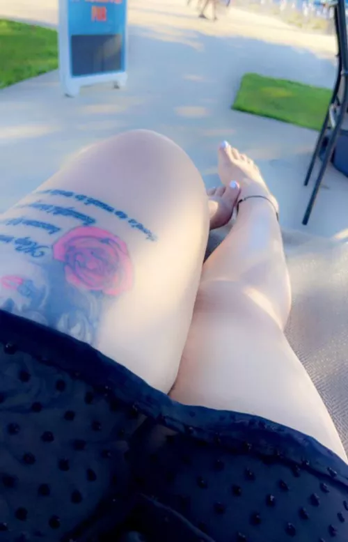 Do you like my wife’s feet ?