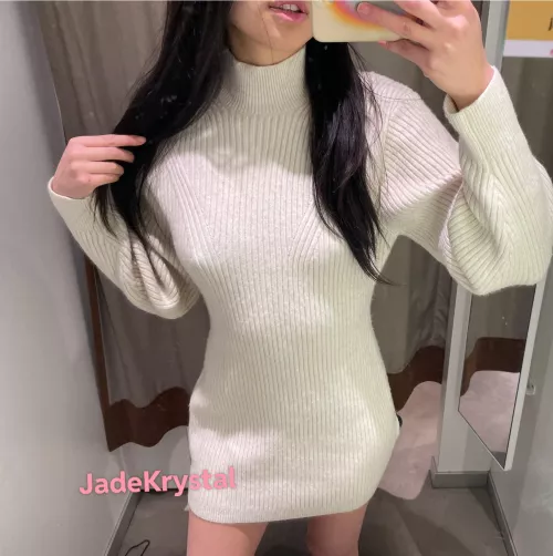 Do you like short sweater dresses too? ☃️