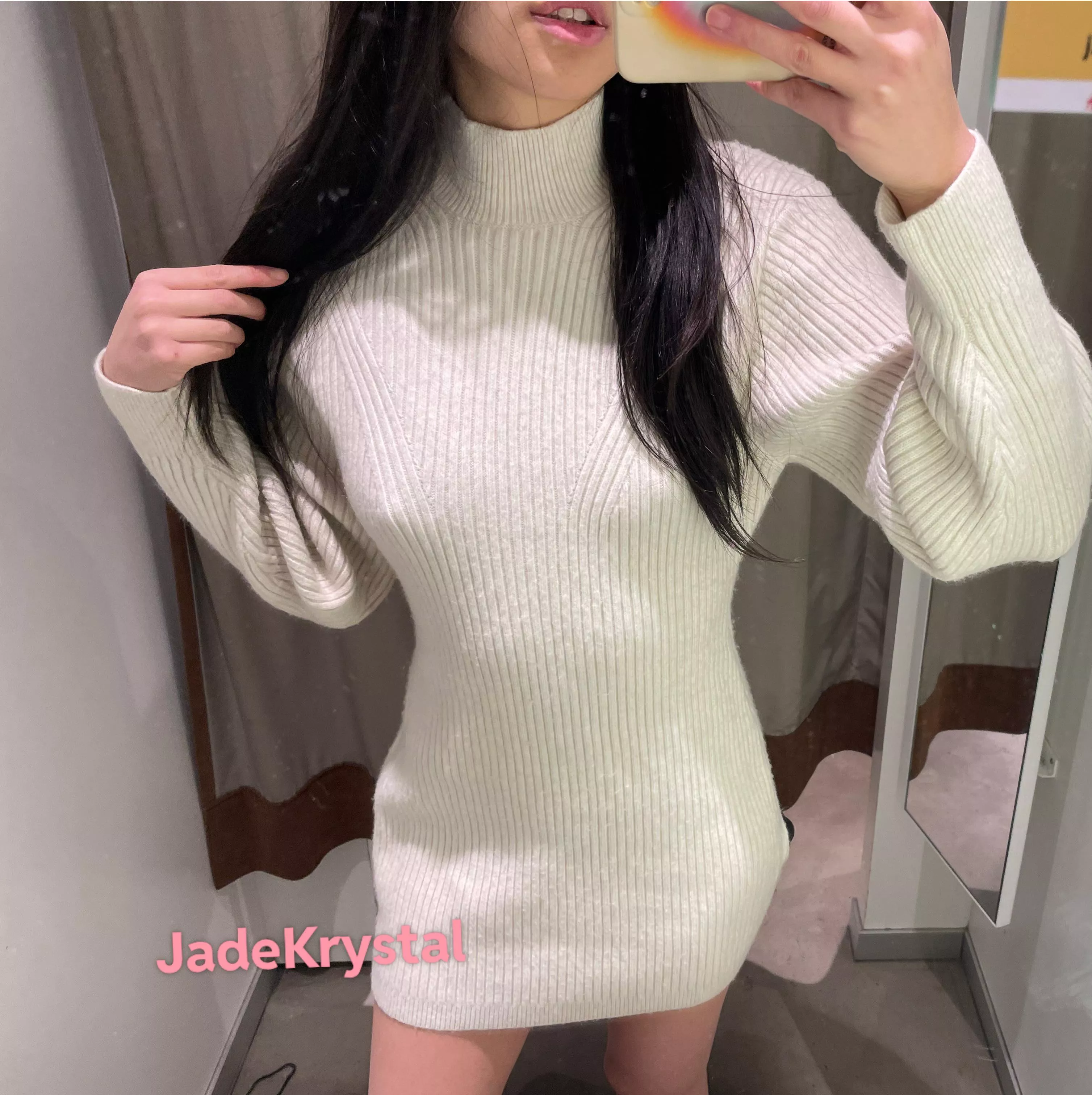 Do you like short sweater dresses too? ☃️